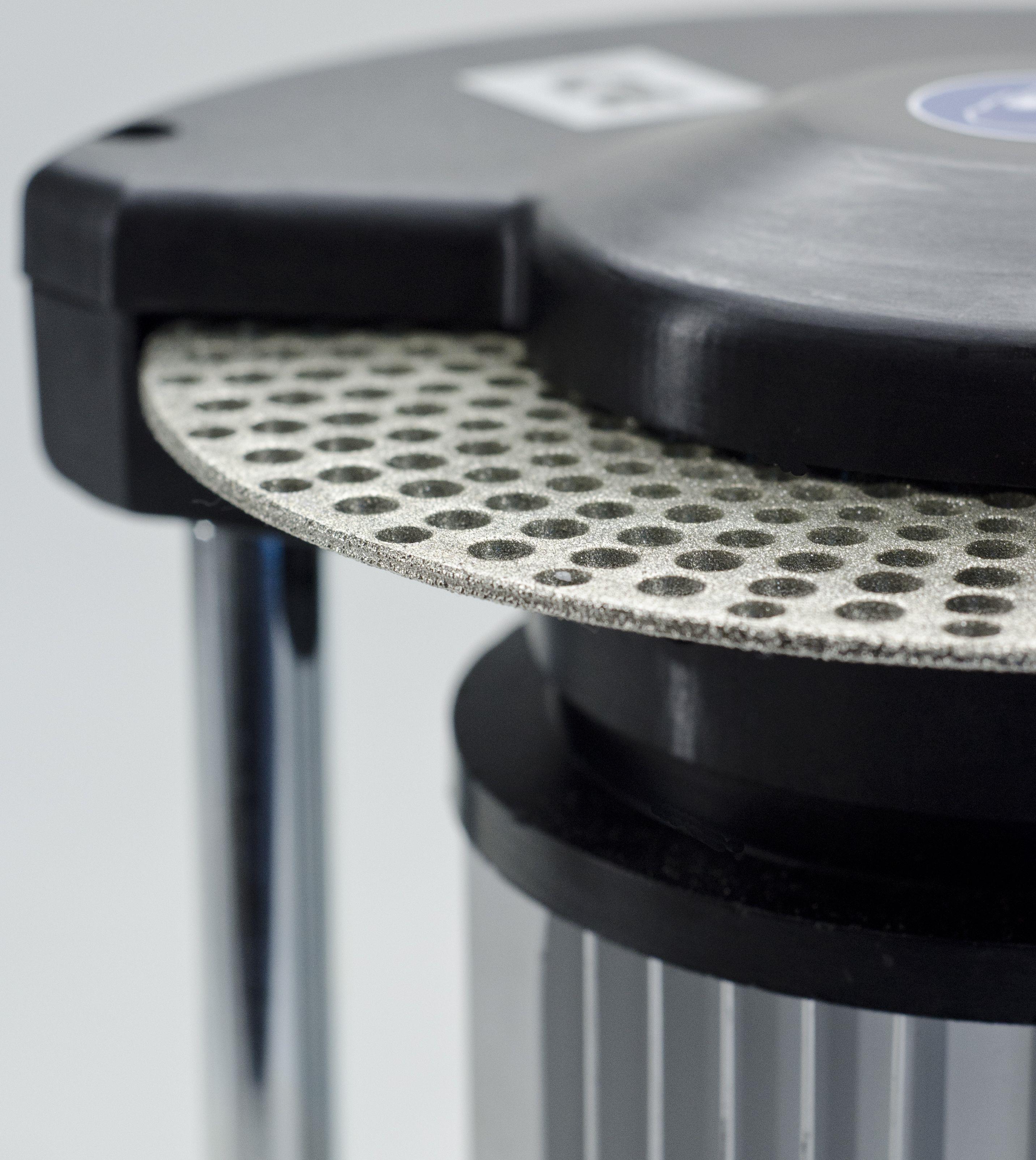 Sichtschleifmaschine mit Diamantschleifscheibe Sichtschleifmaschine mit Diamantschleifscheibe